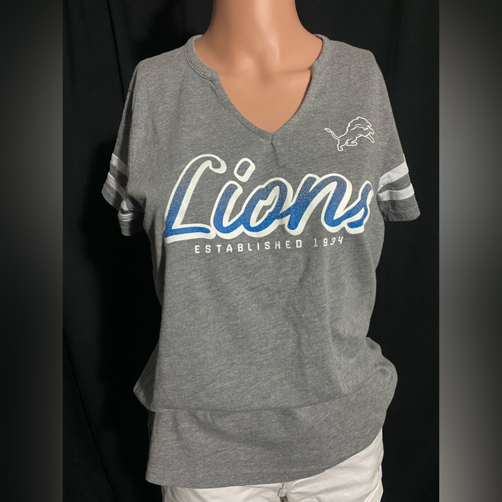NFL Gray and Blue Lions V-Neck Tee